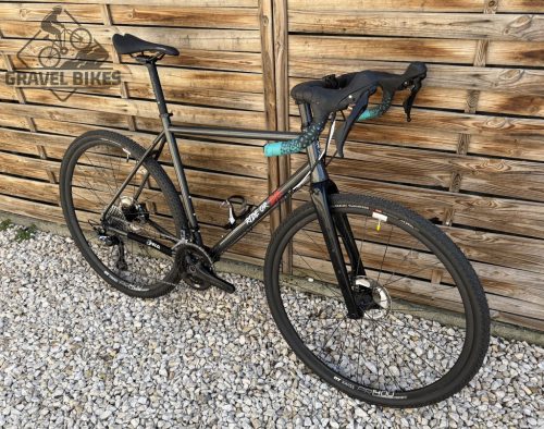 SB4 gravel kerékpár, acélváz, karbon villa, Shimano GRX 2x11s - 53 cm (fényes kaméleon)