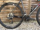SB4 gravel kerékpár, acélváz, karbon villa, Shimano GRX 2x11s - 53 cm (fényes kaméleon)