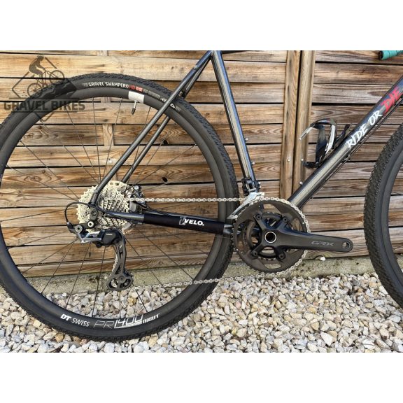 SB4 gravel kerékpár, acélváz, karbon villa, Shimano GRX 2x11s - 53 cm (fényes kaméleon) SB4 gravel kerékpár, acélváz, karbon villa, Shimano GRX 2x11s - 53 cm (fényes kaméleon)