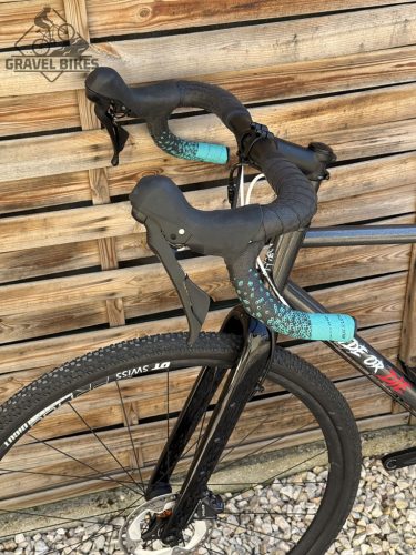SB4 gravel kerékpár, acélváz, karbon villa, Shimano GRX 2x11s - 53 cm (fényes kaméleon)