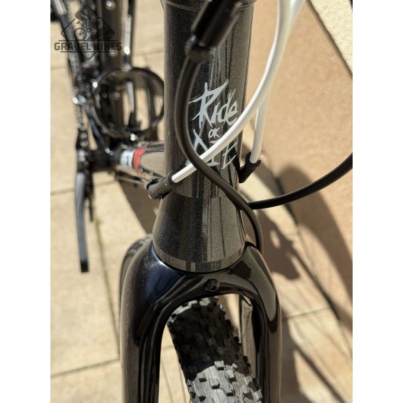 SB4 gravel kerékpár, acélváz, karbon villa, Shimano GRX 2x11s - 53 cm (fényes kaméleon) SB4 gravel kerékpár, acélváz, karbon villa, Shimano GRX 2x11s - 53 cm (fényes kaméleon)