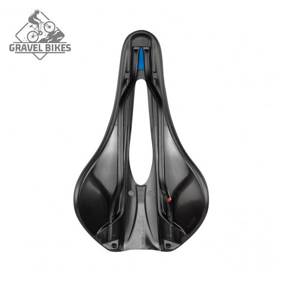 Selle Italia nyereg NOVUS BOOST EVO GRAVEL TM SUPERFLOW L3 145 mm méret, TM mangán ötvözet pálca, FEKETE