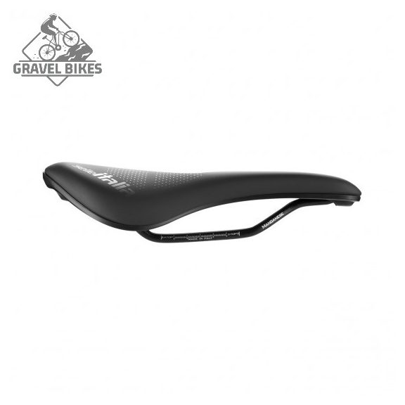 Selle Italia nyereg NOVUS BOOST EVO GRAVEL TM SUPERFLOW L3 145 mm méret, TM mangán ötvözet pálca, FEKETE Selle Italia nyereg NOVUS BOOST EVO GRAVEL TM SUPERFLOW L3 145 mm méret, TM mangán ötvözet pálca, FEKETE