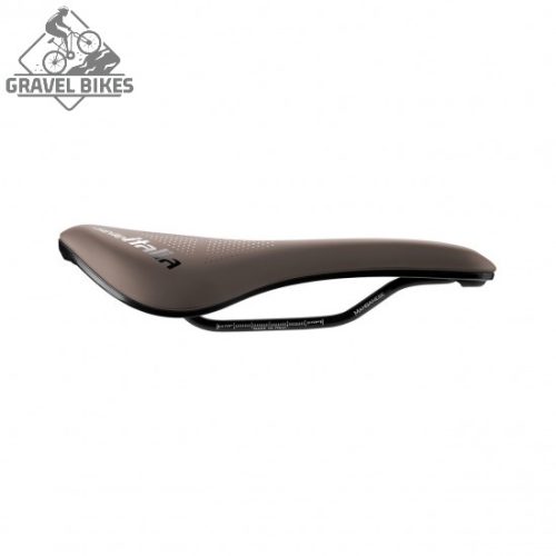 Selle Italia nyereg NOVUS BOOST EVO GRAVEL TM SUPERFLOW L3 145 mm méret, TM mangán ötvözet pálca,, BARNA