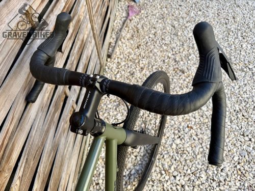 SB4 acélvázas +karbon villa, GRX 810 1x11s, MAVIC Allroad kerék - 53 cm (matt oliva)