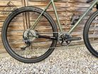 SB4 acélvázas +karbon villa, GRX 810 1x11s, MAVIC Allroad kerék - 53 cm (matt oliva)