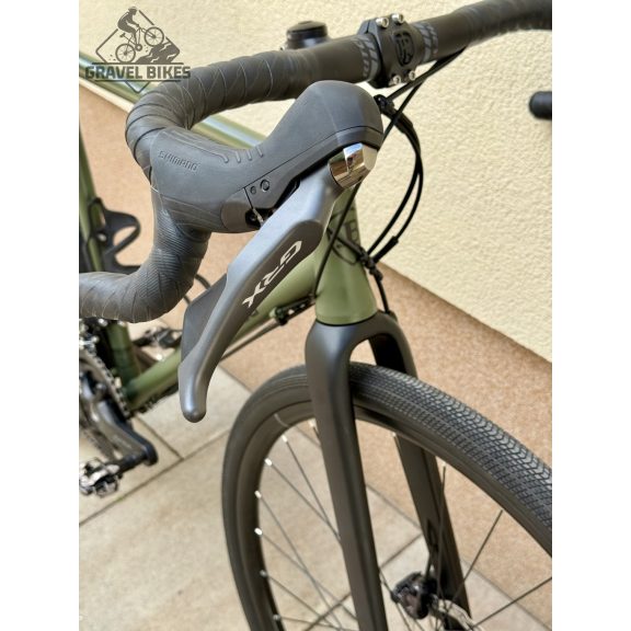 SB4 acélvázas +karbon villa, GRX 810 2x11s, Shimano+DTSWISS kerék - 53 cm (matt oliva) SB4 acélvázas +karbon villa, GRX 810 2x11s, Shimano+DTSWISS kerék - 53 cm (matt oliva)