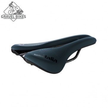   Selle Italia nyereg NOVUS BOOST EVO GRAVEL TM SUPERFLOW L3 145 mm méret, TM mangán ötvözet pálca, KÉK