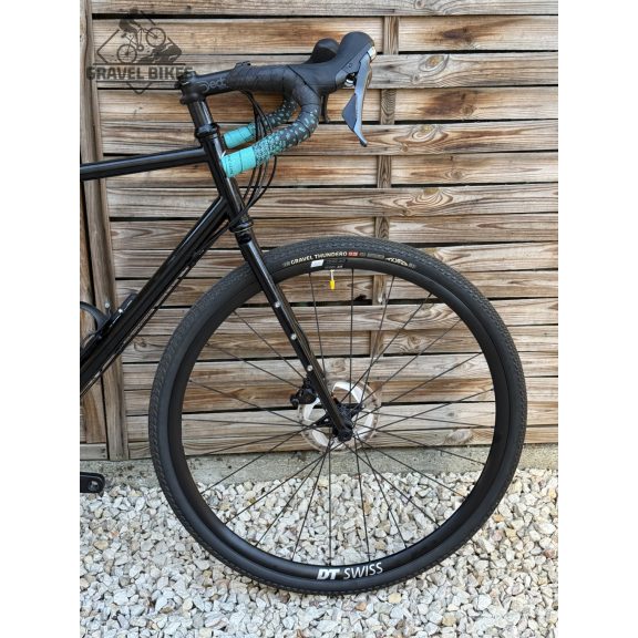 SB6 full acélvázas bikepacking gravel - GRX 810 2x11s, MAVIC kerék - 55 cm (fényes fekete) SB6 full acélvázas bikepacking gravel - GRX 810 2x11s, MAVIC kerék - 55 cm (fényes fekete)