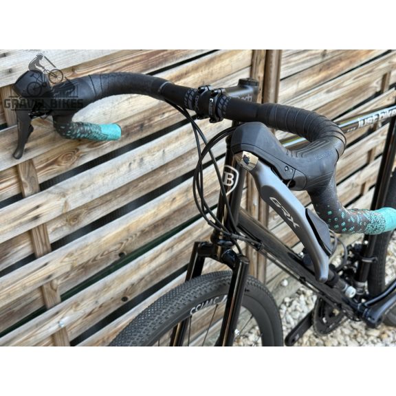 SB6 full acélvázas bikepacking gravel - GRX 810 2x11s, MAVIC kerék - 55 cm (fényes fekete) SB6 full acélvázas bikepacking gravel - GRX 810 2x11s, MAVIC kerék - 55 cm (fényes fekete)