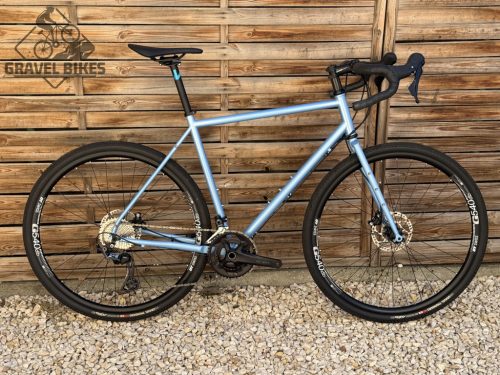 SB6 full acélvázas bikepacking gravel - Shimano GRX 600 2x11 s - (fényes égkék)