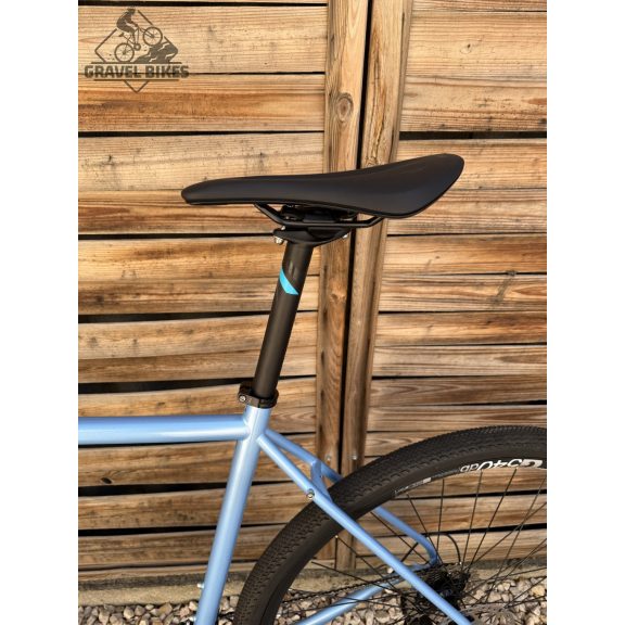 SB6 full acélvázas bikepacking gravel - Shimano GRX 600 2x11 s - (fényes égkék) SB6 full acélvázas bikepacking gravel - Shimano GRX 600 2x11 s - (fényes égkék)