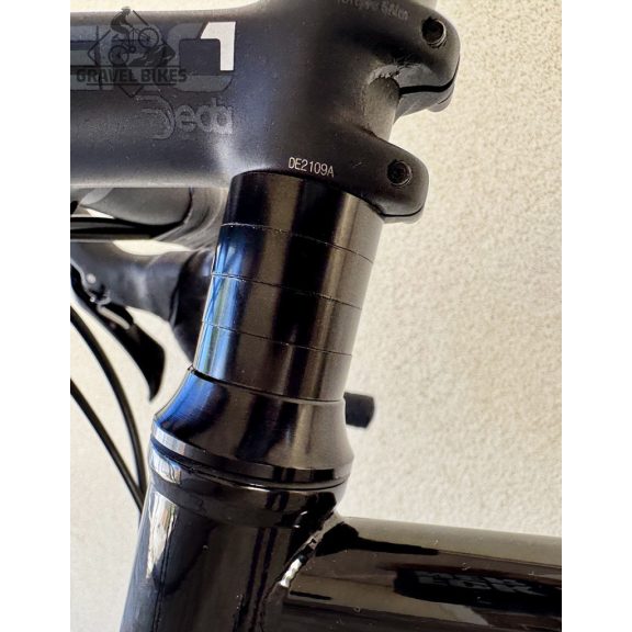 SB4 acélvázas gravel, karbon villa - Shimano GRX 610 2x11 s - 57 cm (fényes fekete) SB4 acélvázas gravel, karbon villa - Shimano GRX 610 2x11 s - 57 cm (fényes fekete)