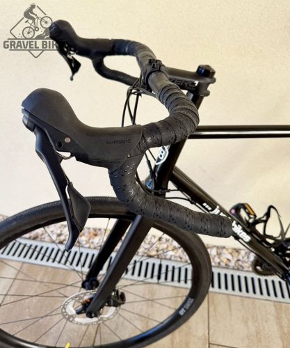 SB4 acélvázas gravel - Shimano GRX 610 2x11 s - 57 cm (fényes fekete)