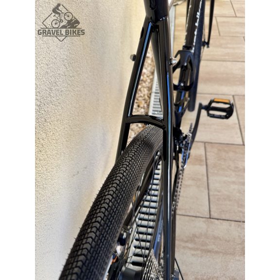 SB4 acélvázas gravel, karbon villa - Shimano GRX 610 2x11 s - 57 cm (fényes fekete) SB4 acélvázas gravel, karbon villa - Shimano GRX 610 2x11 s - 57 cm (fényes fekete)